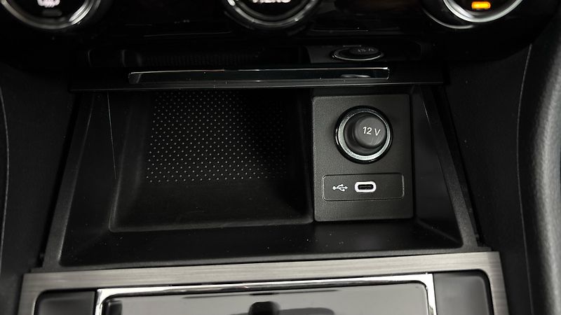 Škoda Superb 2.0 TDI DSG Style Combi - fotka 23 z 28