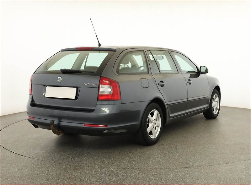 Škoda Octavia (2011) Ambiente 1.6 TDI, po STK - fotka 5 z 14