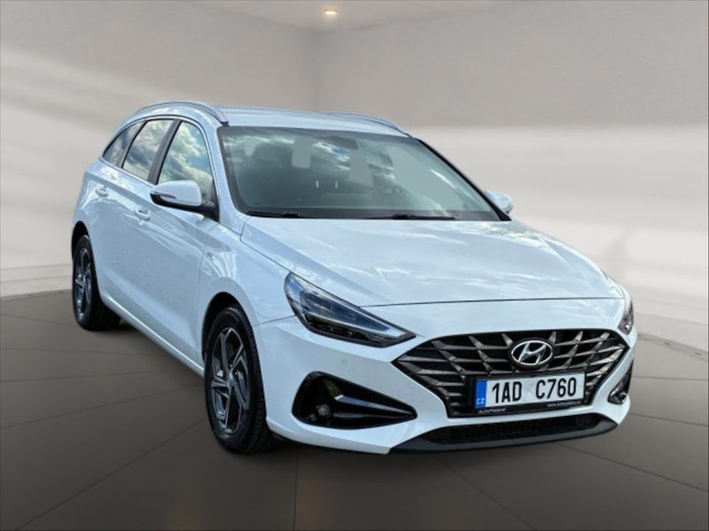 Hyundai i30 1,5 T Family Smart AT - fotka 1 z 9