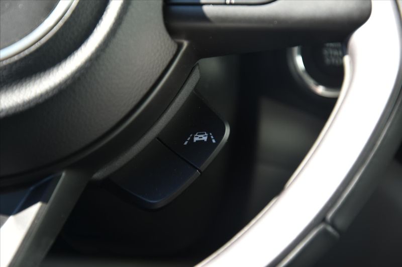 Suzuki Swift 1.2 PREMIUM HYBRID ZÁRUKA 2/30 - fotka 16 z 27