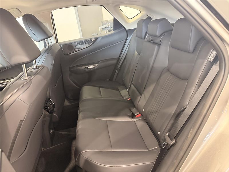 Lexus NX 350h (2025) 2,5 Executive  NX - fotka 8 z 12