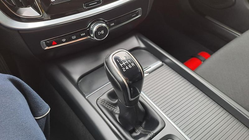 Volvo V60 2.0 D3 Momentum NAVI - fotka 29 z 31
