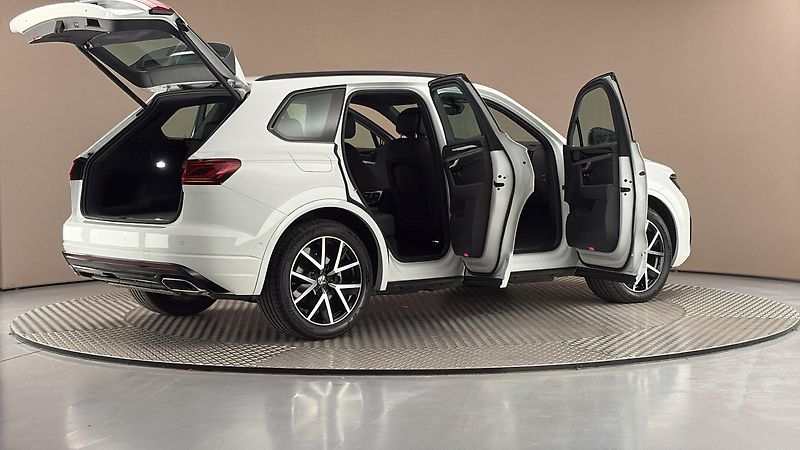 Volkswagen Touareg 3.0 TDI Tiptronic R-Line - fotka 6 z 33