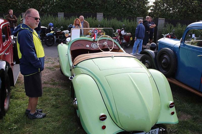 Jeden ze dvou dochovaných exemplářů roadsteru Tatra 75 Sport Bohemia je možná na prodej nebo na výměnu.