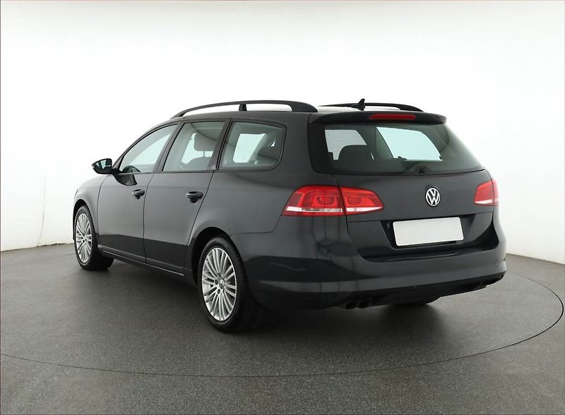 Volkswagen Passat (2012) Comfortline 2.0 TDI, Tempomat - fotka 4 z 14