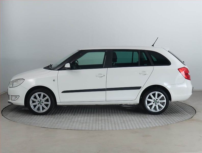 Škoda Fabia (2012) 1.6 TDI, Tažné, rezervace - fotka 3 z 15