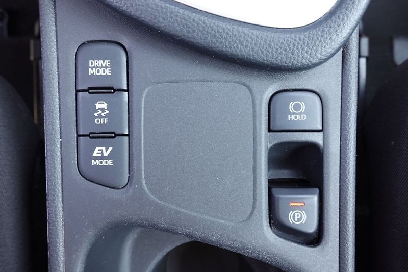 Toyota Yaris 1,5 HEV Comfort - fotka 19 z 26