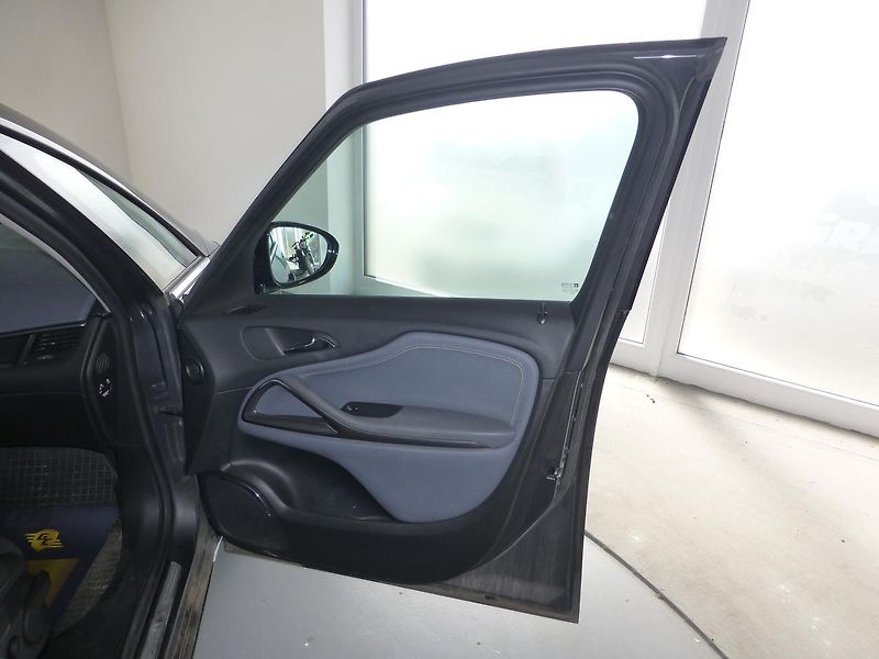 Opel Zafira (2012) 2,0CDTI-121KW*VYHŘ.SE*XENON*7M - fotka 16 z 27