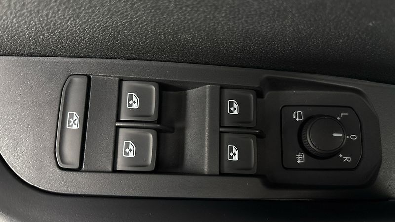 Škoda Karoq 1.5 TSI DSG Sportline - fotka 20 z 27