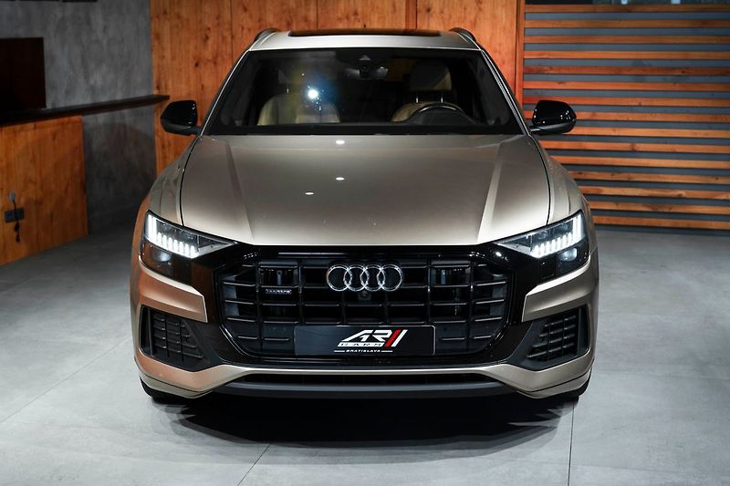 Audi Q8 - fotka 2 z 20