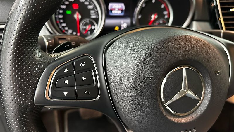 Mercedes-Benz GLE 250D / 4.MATIC / DVĚ SADY KOL - fotka 40 z 46