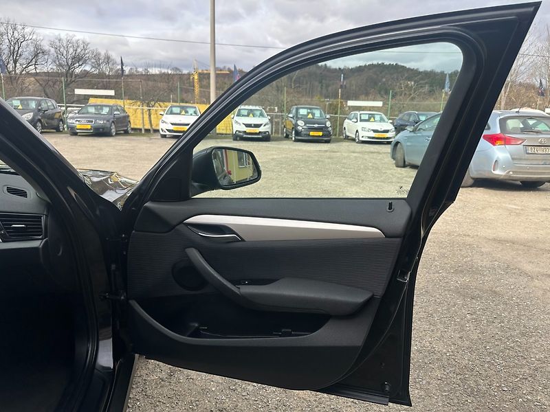 BMW X1 2.0D SDrive/Automat/95tisKM - fotka 24 z 27