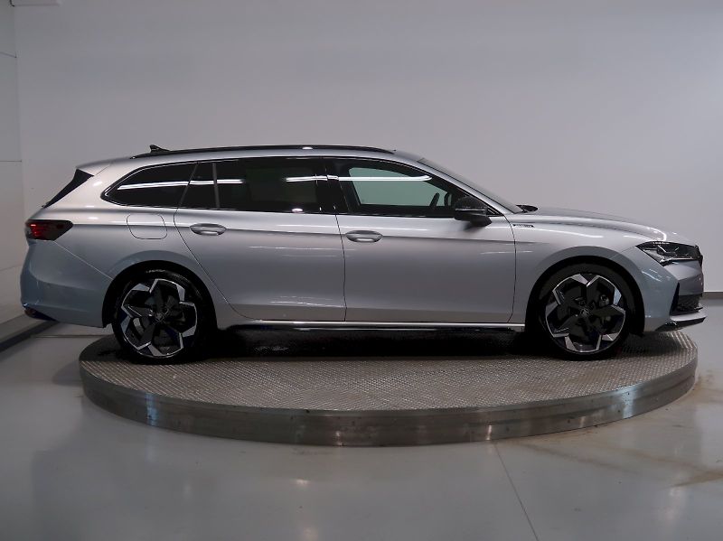 Škoda Superb (2026) SPORTLINE 2.0TDI 142kW 4x4 DSG - fotka 8 z 42