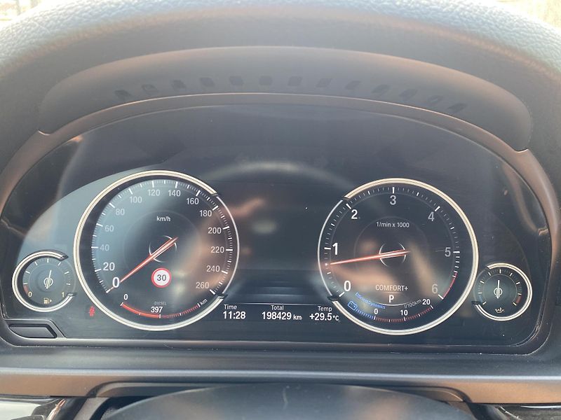 BMW Řada 5 (2015) 530d, 190kW, M-paket, xDrive - fotka 26 z 31