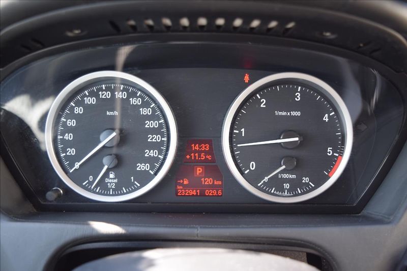 BMW X6 3,0 d 210KW AUTOMAT PO SERVISE - fotka 40 z 50