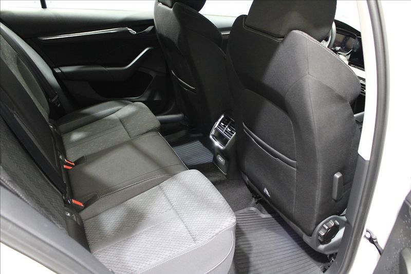 Škoda Octavia 2,0 TDI DSG style 1.majitel CZ - fotka 12 z 32
