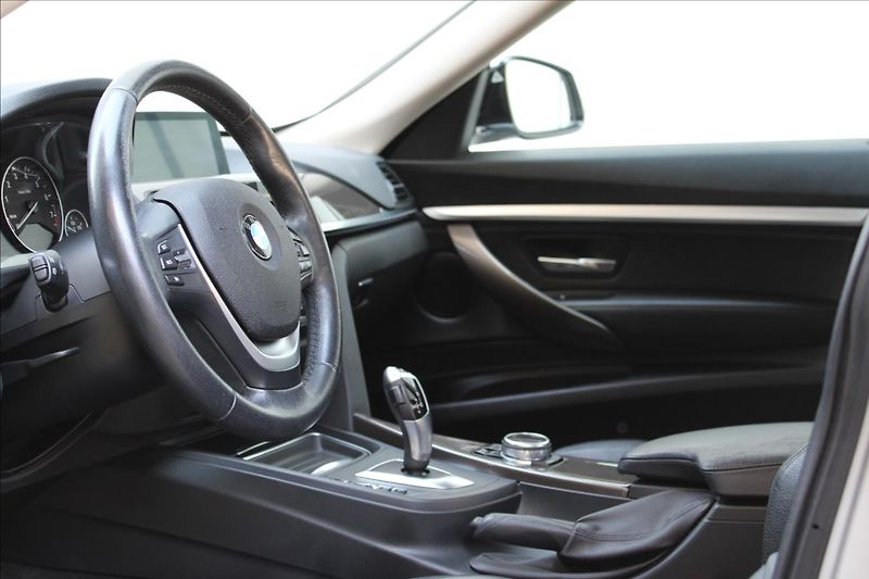BMW Řada 3 320i GT / xDrive / HUD / 360° - fotka 14 z 49
