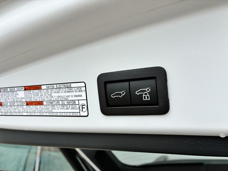 Toyota Corolla Cross 2.0 HSD e-CVT GR-Sport - fotka 22 z 22