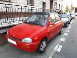 Mazda 121 DB se shrnovací střechou.