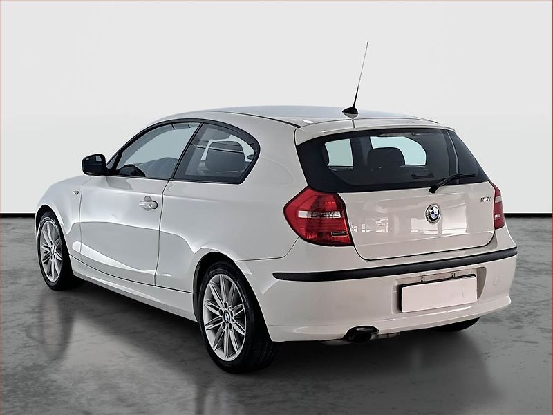 BMW Řada 1 (2011) 116i - fotka 4 z 17