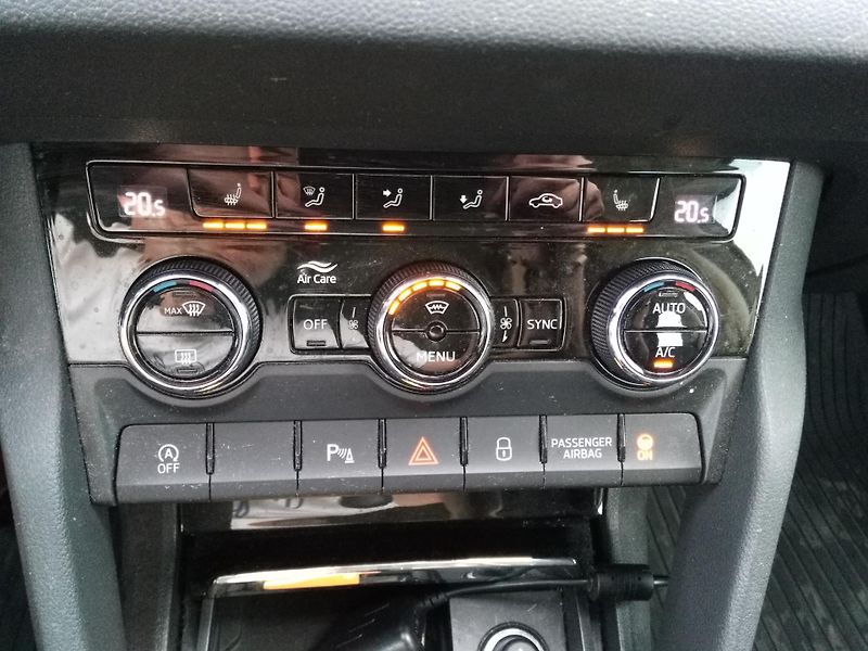 Škoda Karoq 1,5 TSI Style Plus * DSG - fotka 26 z 42