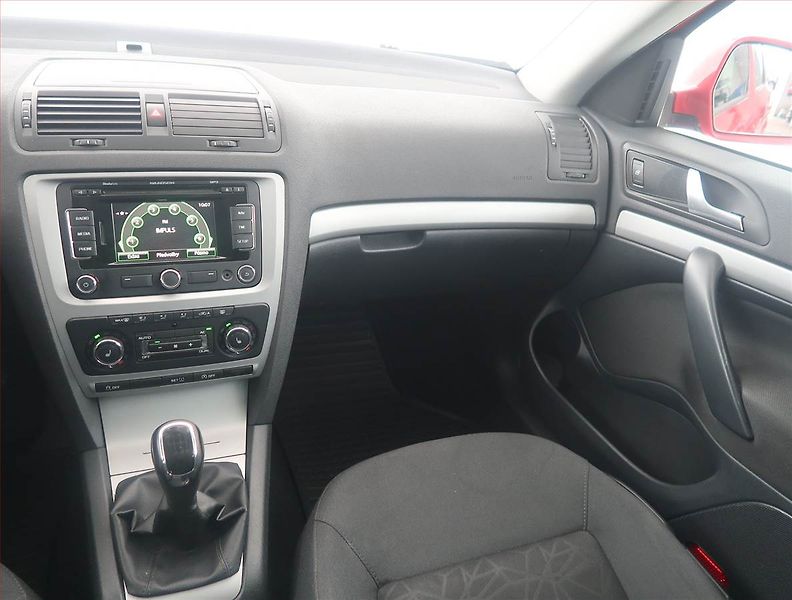 Škoda Octavia (2012) Elegance 1.4 TSI, po STK - fotka 8 z 15