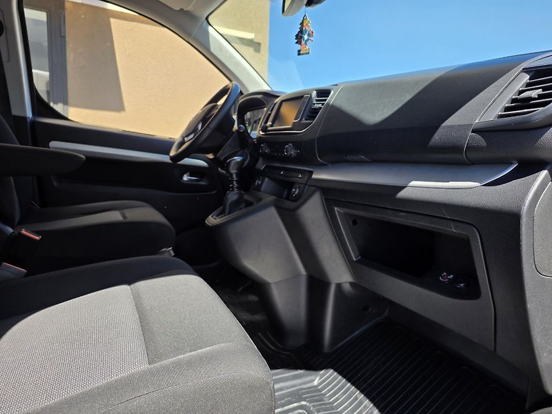 Toyota Verso 1.5-8MÍST-1.MAJITEL-KLIMA - fotka 14 z 15