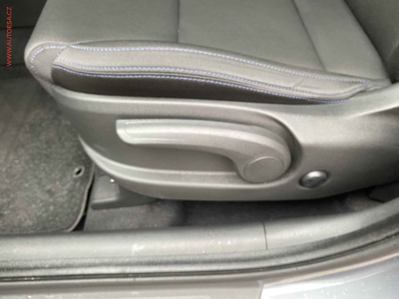 Hyundai Tucson (2018) 1.6 GDi, Go!, navi, kamera - fotka 14 z 18