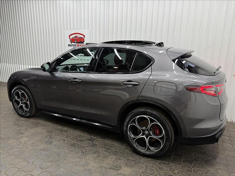 Alfa Romeo Stelvio VELOCE 206kW Q4 H&K PANO LED - fotka 5 z 42