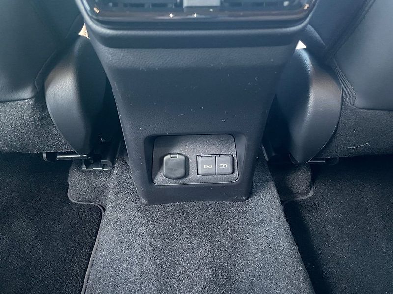 Lexus NX 350h - fotka 14 z 29