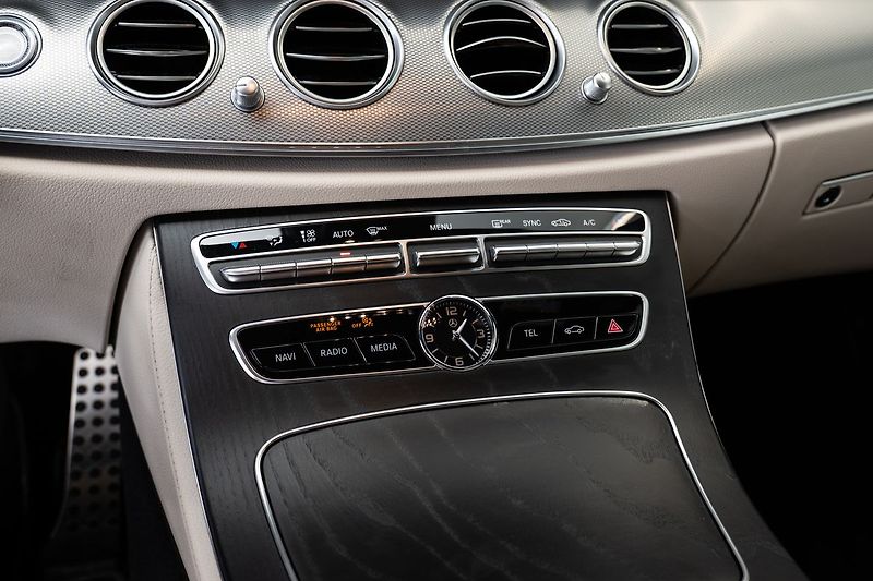 Mercedes-Benz Třídy E 4MATIC Burmester/ventilace - fotka 14 z 21