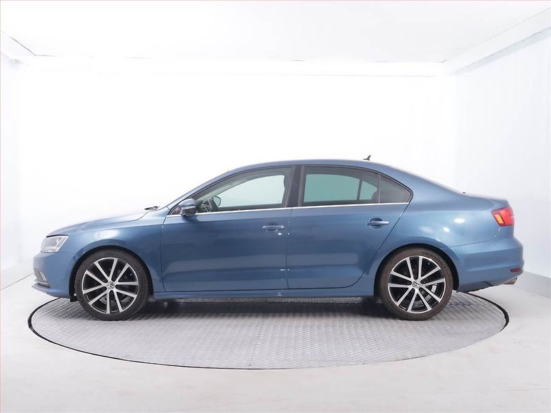 Volkswagen Jetta (2015) 1.2 TSI, Serv.kniha - fotka 3 z 18