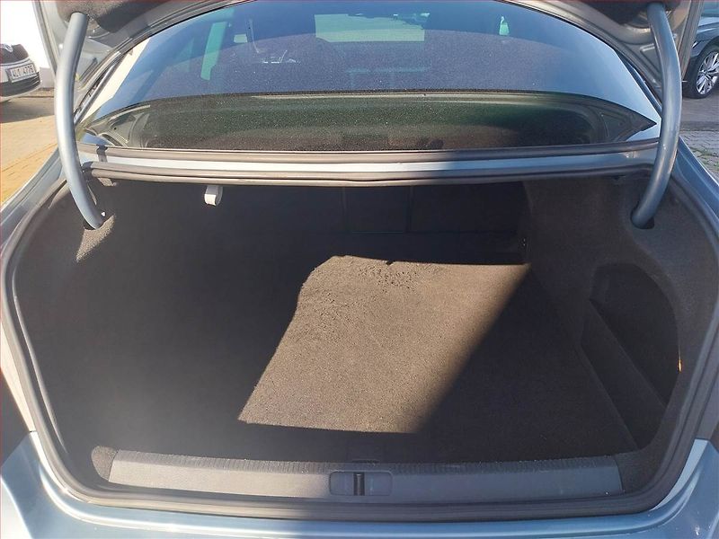 Volkswagen CC (2012) Comfortline 2.0 TDI, Automat - fotka 12 z 21