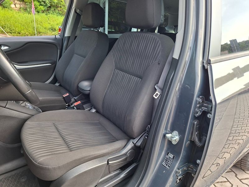 Opel Zafira (2013) TOURER 2.0CDTI 96kW -7.MÍST - fotka 19 z 41