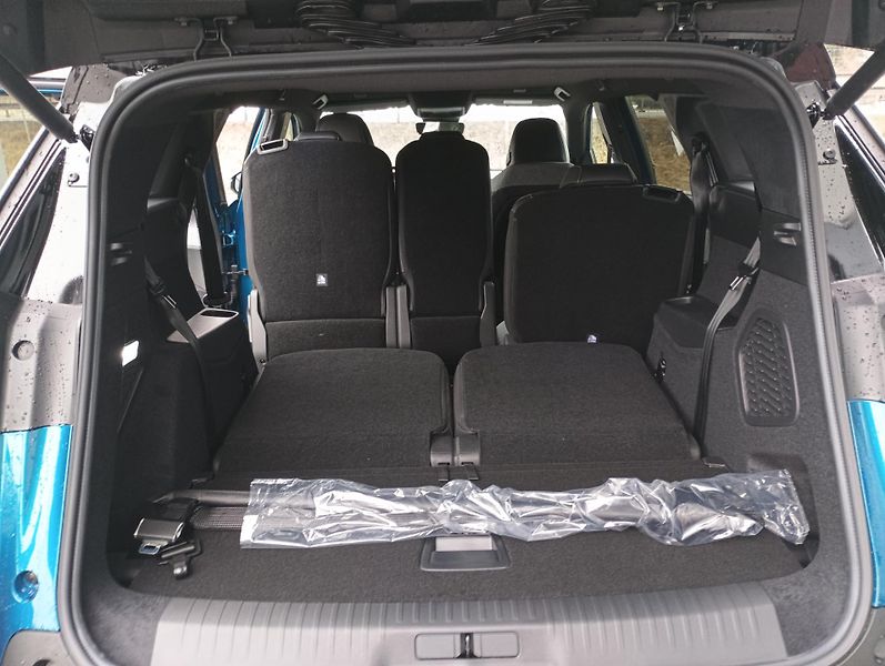 Peugeot 5008 (2026) GT Hybrid 145 e-DCS6 - fotka 17 z 19