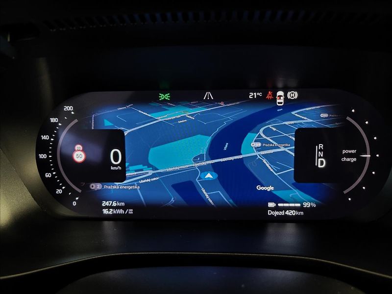 Volvo C40 0,0 Recharge Ultimate SOH 90,3 - fotka 21 z 50