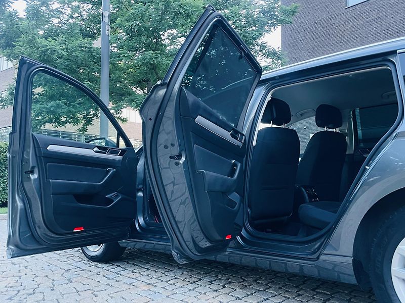 Volkswagen Passat 2.0TDI MANUÁL VÝHŘEV KAMERA - fotka 21 z 47