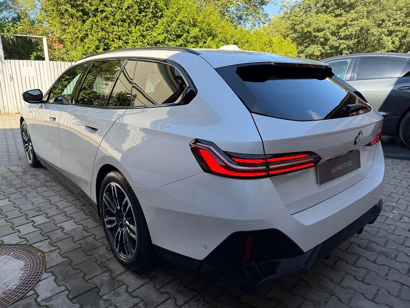 BMW Řada 5 520xD-M PAK-R20-PANO-H&K-TAŽ - fotka 4 z 33