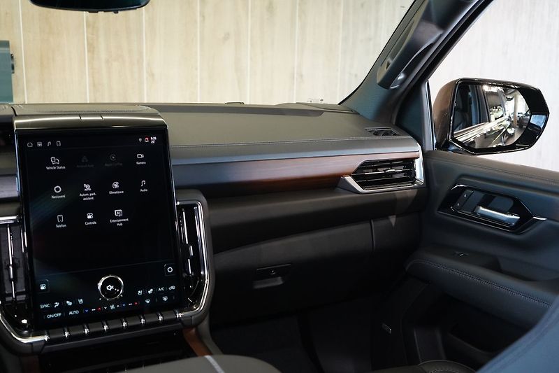 GMC Yukon (2026) Denali 6.2 V8 - fotka 33 z 59