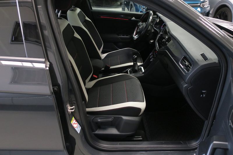 Volkswagen T-Roc (2019) Sport 1.5 TSI 110 kW manuál - fotka 37 z 47