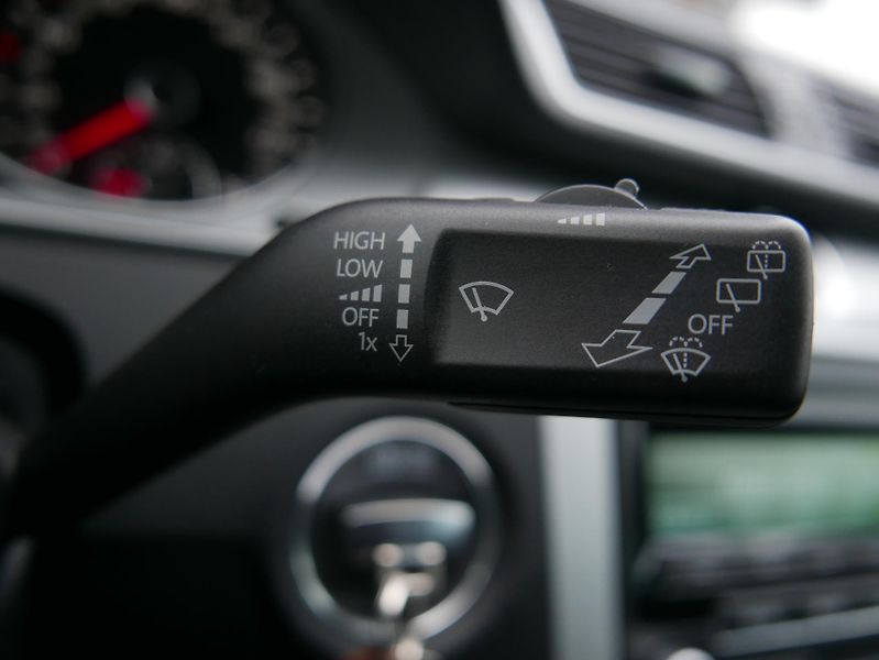 Volkswagen Passat 1,6 TDI 77kW Kombi - fotka 29 z 38