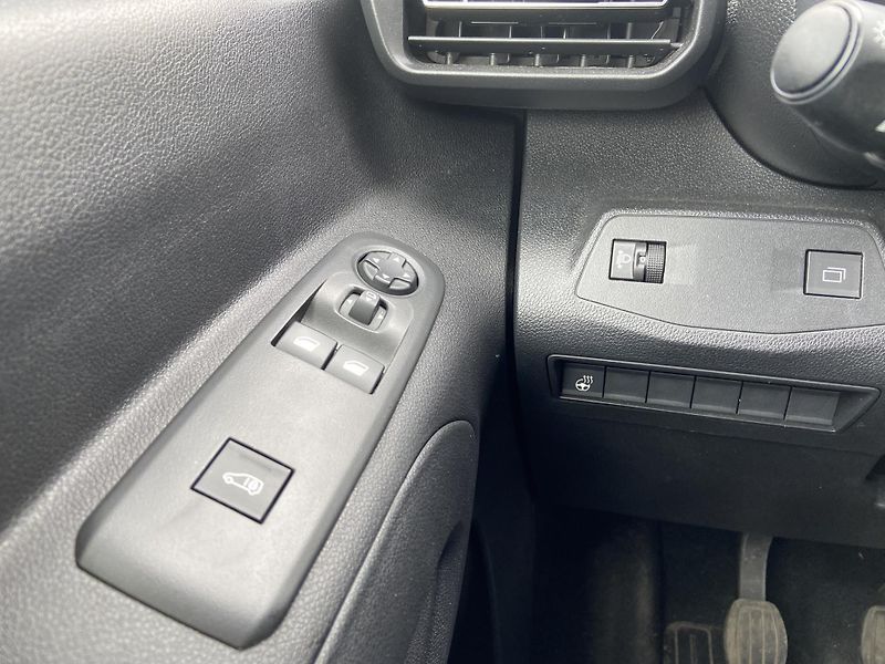 Toyota ProAce City 1.5 D-4D 130k Long Active Mult - fotka 13 z 21