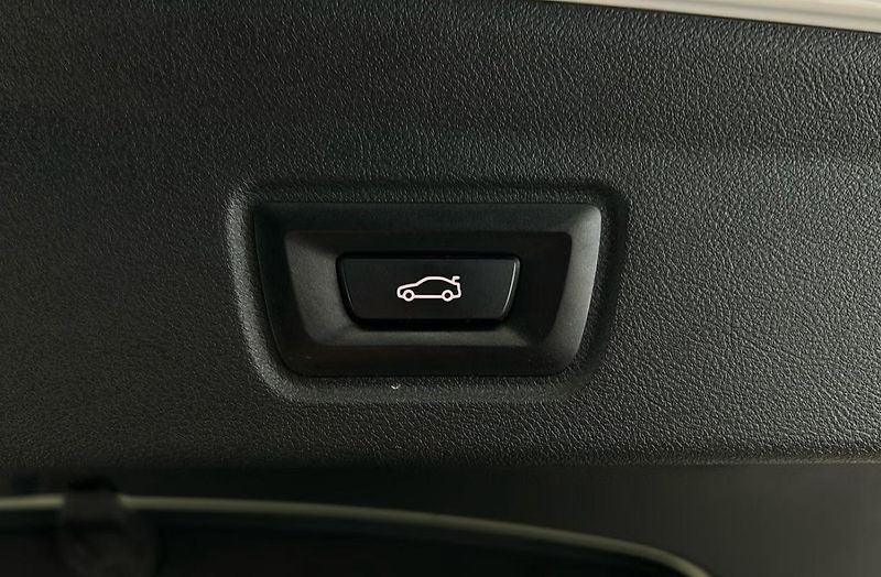 BMW i4 eDrive40 GC Kamera Auto. Park. - fotka 15 z 23