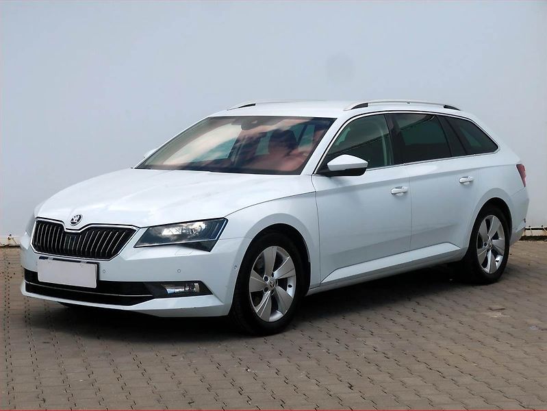 Škoda Superb (2016) Style 1.4 TSI, Automat, Navi - fotka 2 z 20