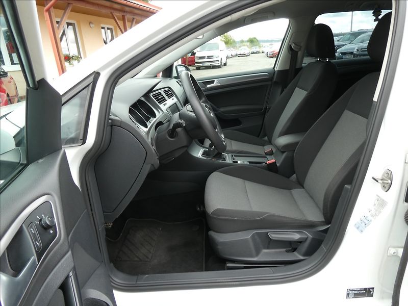 Volkswagen Golf 1,2 TSi 81kW 2x kola, serviska - fotka 18 z 54