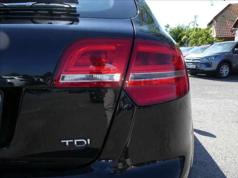 Audi A3 1,6 TDi 77kW serviska,digi.kli - fotka 10 z 47
