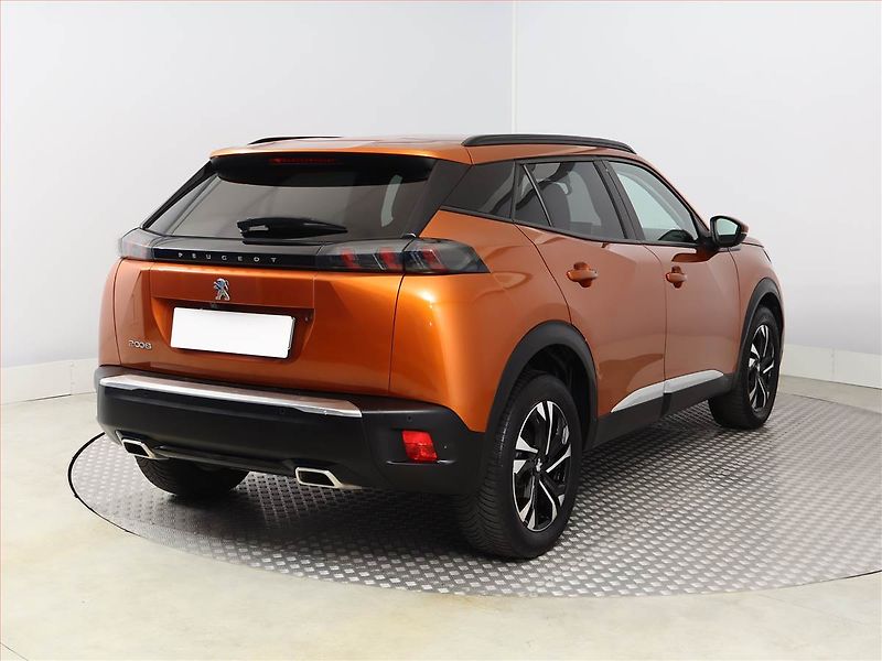 Peugeot 2008 (2021) Allure 1.2 PureTech, Tempomat - fotka 5 z 16