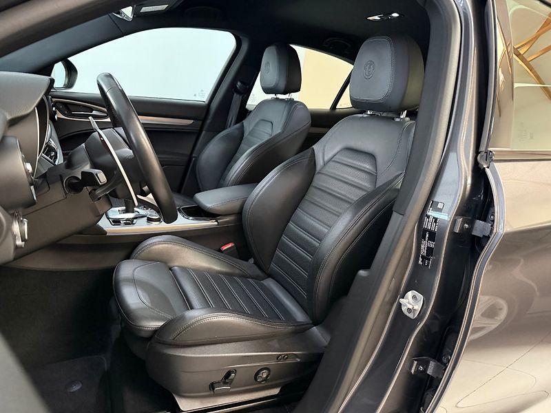 Alfa Romeo Stelvio (2023) 2.2 210 HP Veloce 8AT Q4 - fotka 8 z 32
