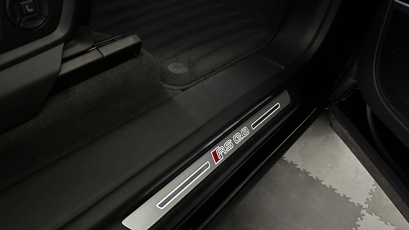 Audi RS Q8 TOP STAV / PLNÁ VÝBAVA  - fotka 50 z 54
