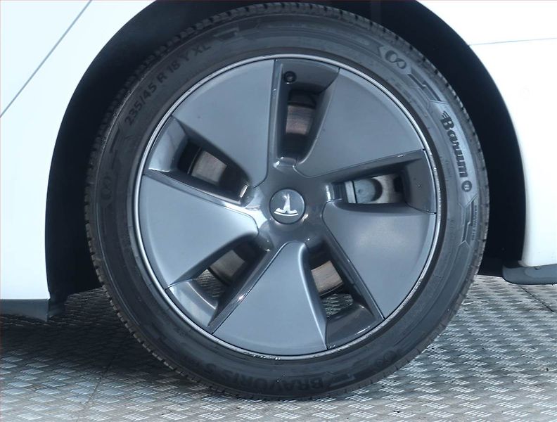 Tesla Model 3 (2020) Long Range 4WD 74kWh - fotka 14 z 22